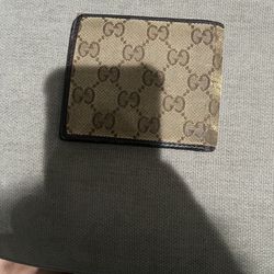 Gucci Men’s Wallet Used