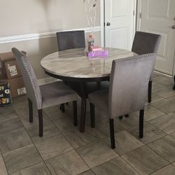 Dining Table & 4 Chairs