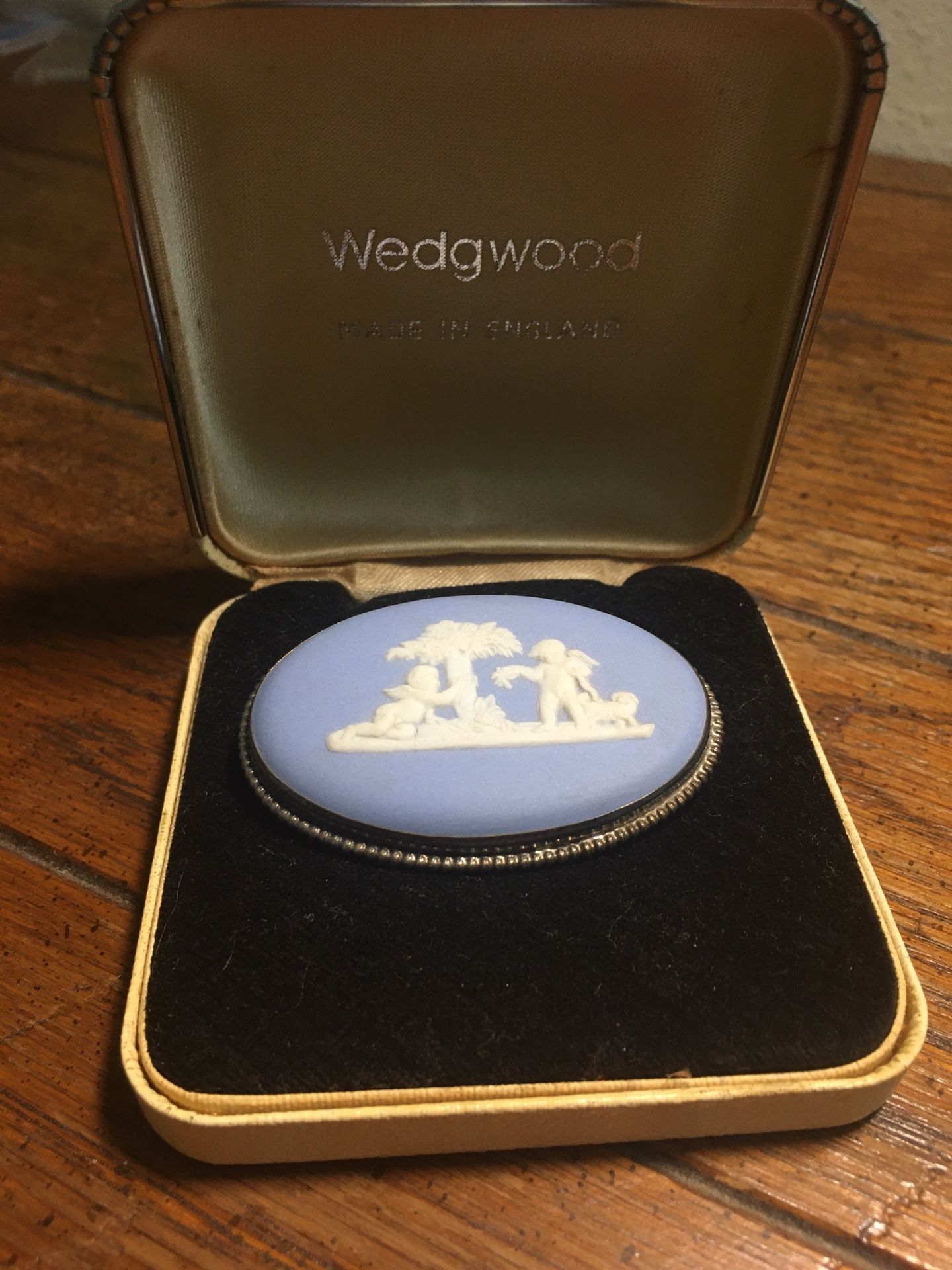 Brooch Wedgwood Made In England 1968 (MUST GO)