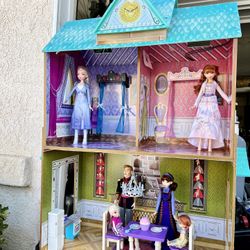 Frozen Doll house and accessories 