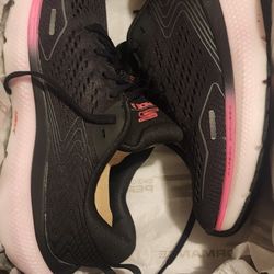 Sketchers Size 7