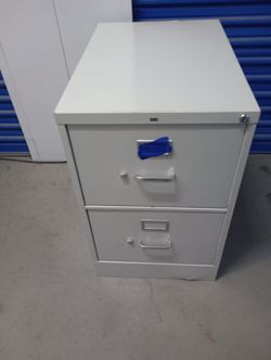 Metal File Cabinet With Key Legal size in good conditions