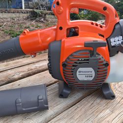 Blower- Handheld Husqvarna 125B