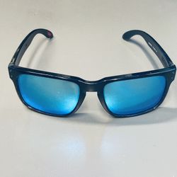  Oakley Holbrook™ sunglasses, model OO9102-C1 Blue Polarized Lenses 