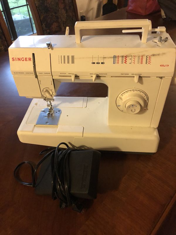 Singer 5830C personal sewing machine for Sale in Corinth, TX - OfferUp