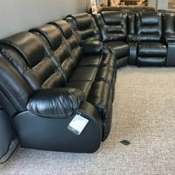 [SPECIAL] Vacherie Black Reclining Sectional