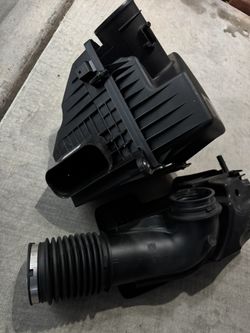 GMC stock Intake Kit $2k Miles On It 5.3L