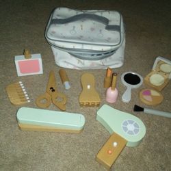 Kids Play Makeup Bag w/ Wooden Makeup/Hair Tools! Like New! 