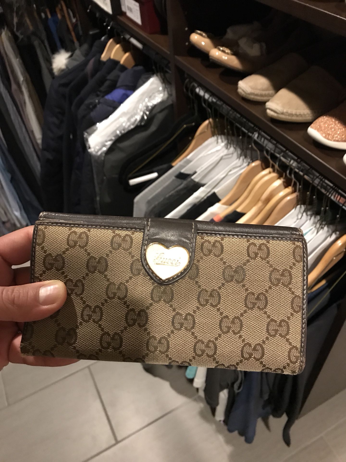 Gucci wallet 100% Authentic