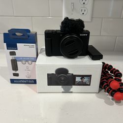Sony - ZV-1F Vlog Camera for Content Creators and Vloggers - Black