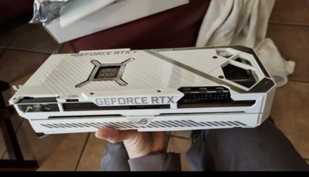 Asus ROG Strix GeForce RTX 3080 V2 White OC Edition 10GB GDDR6X with LHR