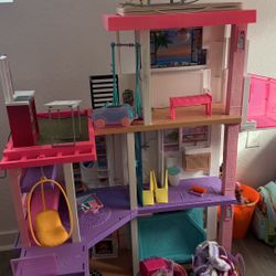 Barbie’s house With Accessories And Dolls