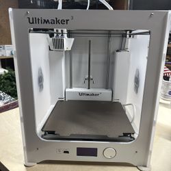 3D Printer Ultimaker 3 with filament and build plate included