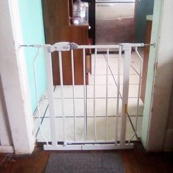 Regalo Safety Gate Indoor Doorway Stairway Fence Enclosure Kids Children Babies Pets Dogs Puppies