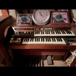 Hammomd Old Piano Free . Missing Cord  .