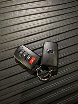 2 OEM Toyota Smart Key Fobs β Like New