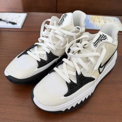 Nike Kyrie Irving 4 TB Low White Black Basketball Volleyball Shoes Size 11