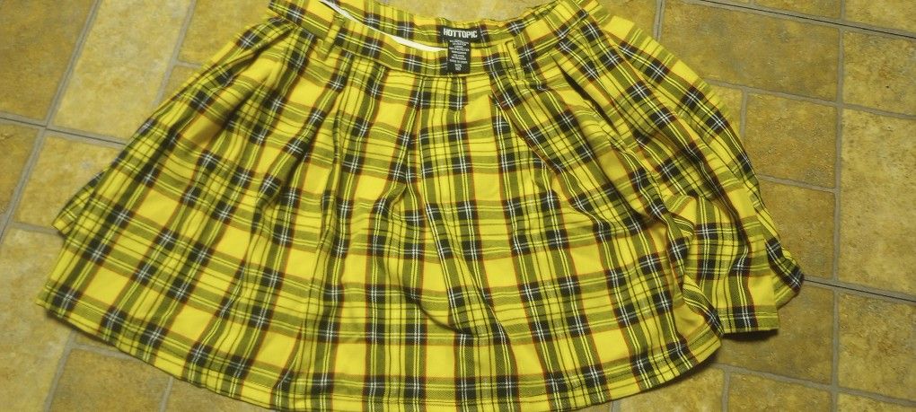 Hot Topic Girl Skirt Size Medium.
