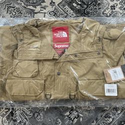 Supreme Northface Cargo Jacket Size L With Tags