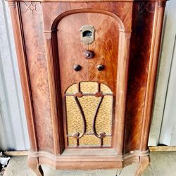 Beautiful Antique Vintage early 1900’s Wurlitzer Lyric High End Radio in Fancy Wood Cabinet for your home, business, bar, etc. Very Rare!!