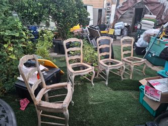 Free ready to refurnish . 4 wood chairs
