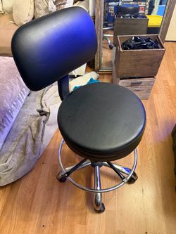 Rolling hydraulic chair