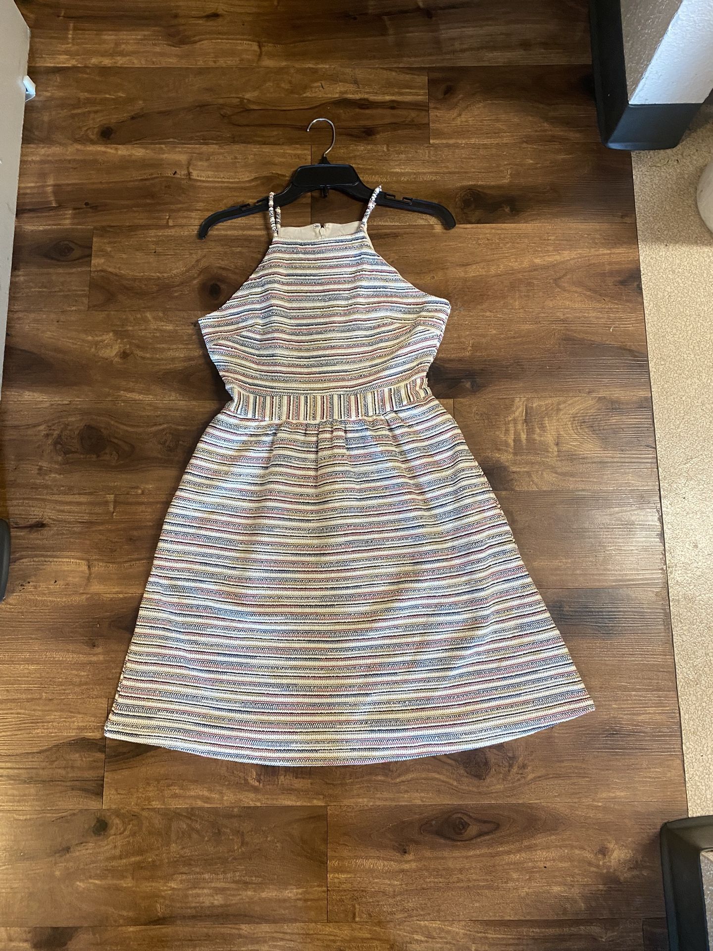 Brand New Woman’s Banana Republic brand Beige Dress Up For Sale 