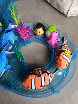 Zhu zhu aquarium (7 fish with containment and accessories)