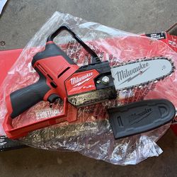 Milwaukee M12 FUEL 6 in. 12V Lithium-Ion Brushless Electric Cordless Battery Pruning Saw HATCHET (Tool-Only)