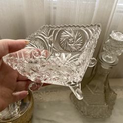 🌿 Beautiful vintage glass cut footed candy dish/jewelry holder