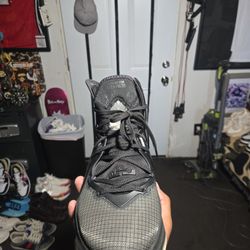 Nike LeBron 19
Black Anthracite Green Glow Men's Size 10 Or Women's Size 11 5 Excellent Condition 