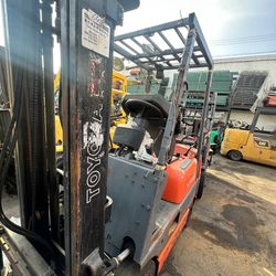 Toyota M6 Forklift 2 Stages 3000 Lbs