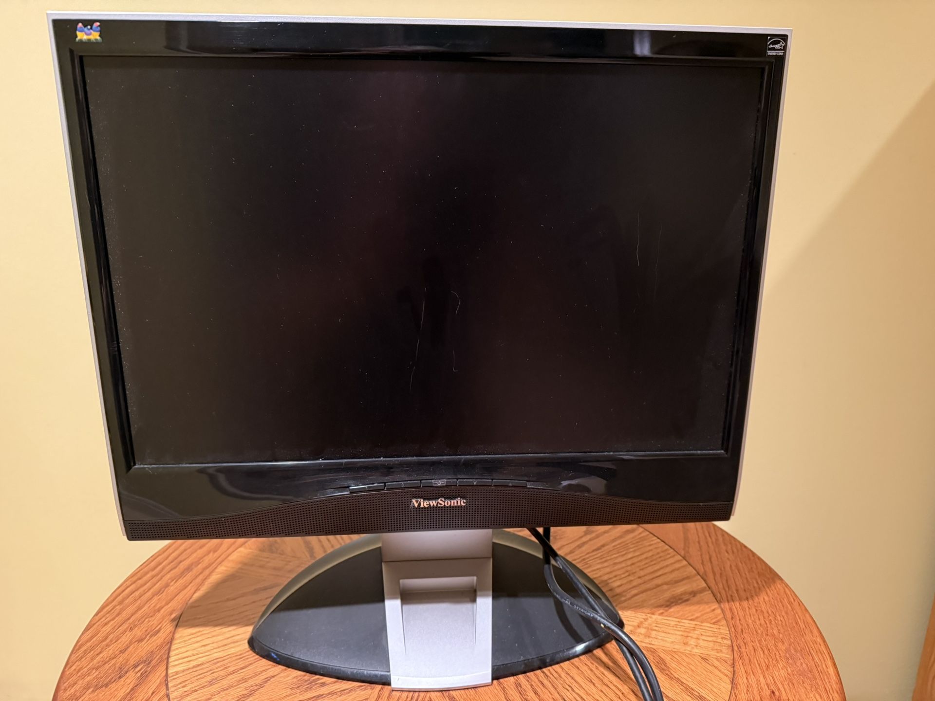 ★★★★★   ViewSonic 19" Computer Monitor