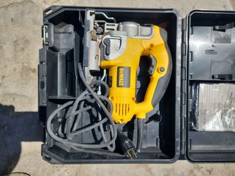 Dewatl Jig Saw