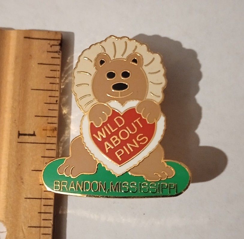 Lion Holding Heart Wild About Pins Brandon Mississippi Vintage Collectible Lapel Pin A-2