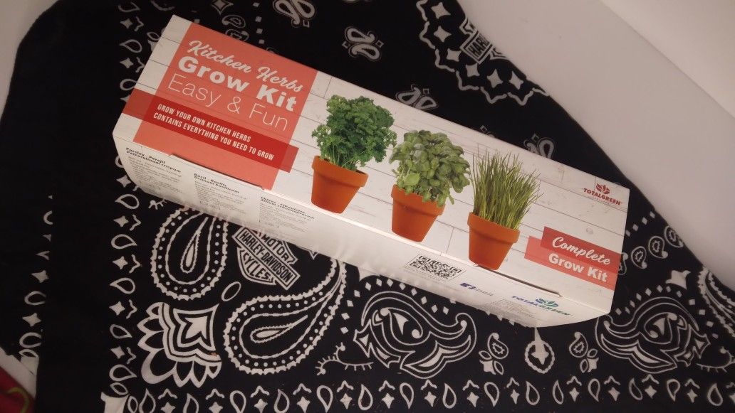 Kitchen Herbs Grow Kit