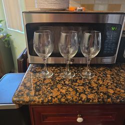 Set of 3 wine glasses