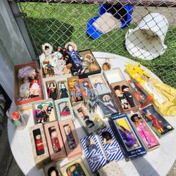 Vintage Dolls Of The World Lot Of 40
