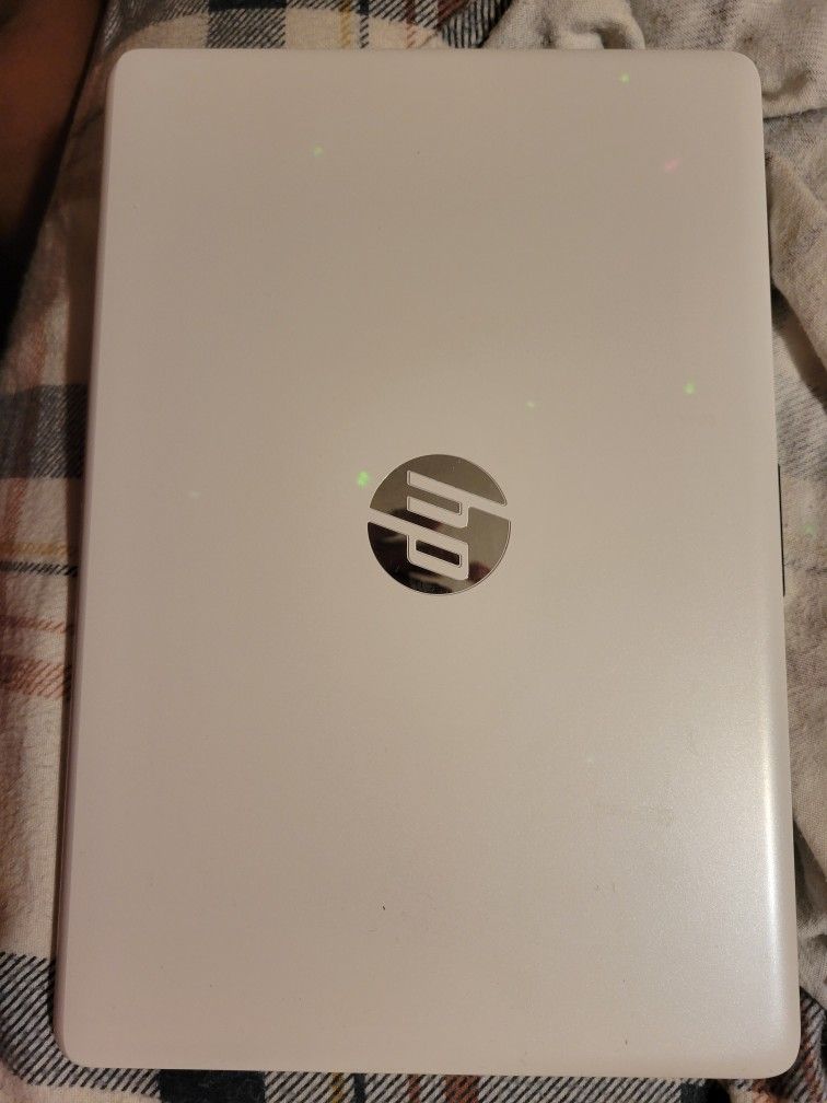 HP White 11.6 Stream Laptop With Windows 10 4gb Ram Memory 32gb Flash Storage