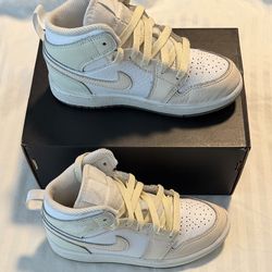 Jordan 1 Mid SE Kids Size 13C White/Sail