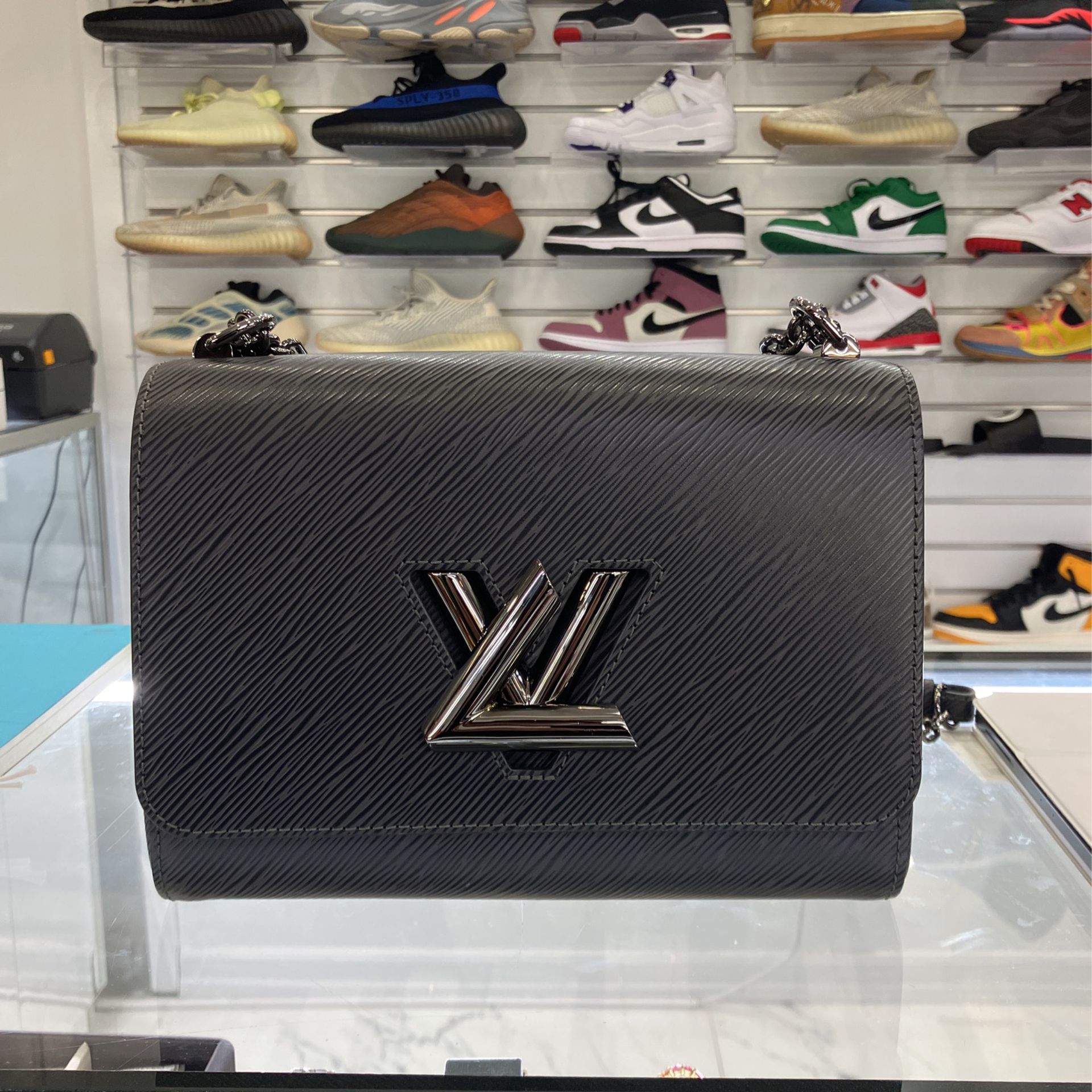 Shop Louis Vuitton TWIST Twist mm (M56530 , M50282) by RedondoBeach-LA