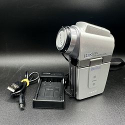 Y2K Sanyo XACTI VPC-HD1A SD Digital Camera