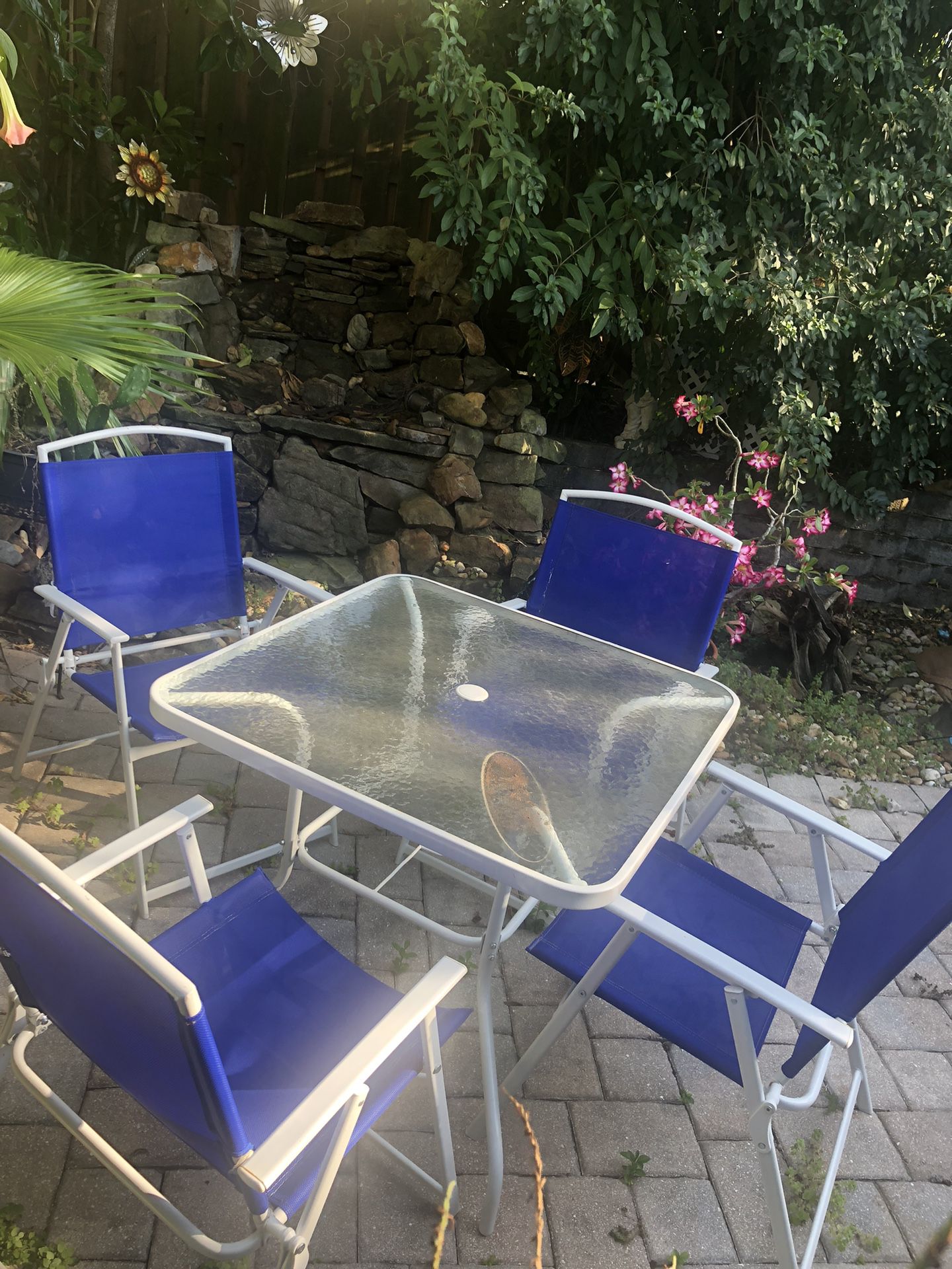 New outdoor Dining Set - 4 chairs and glass table