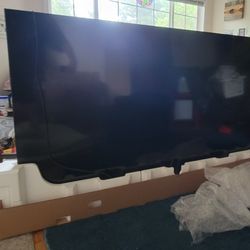  Broken Panel TV - SAMSUNG 82-inch Class Crystal UHD TU-6950 Series - 4K UHD HDR Smart TV (UN82TU6950FXZA, 2020 Model) - Broken Panel