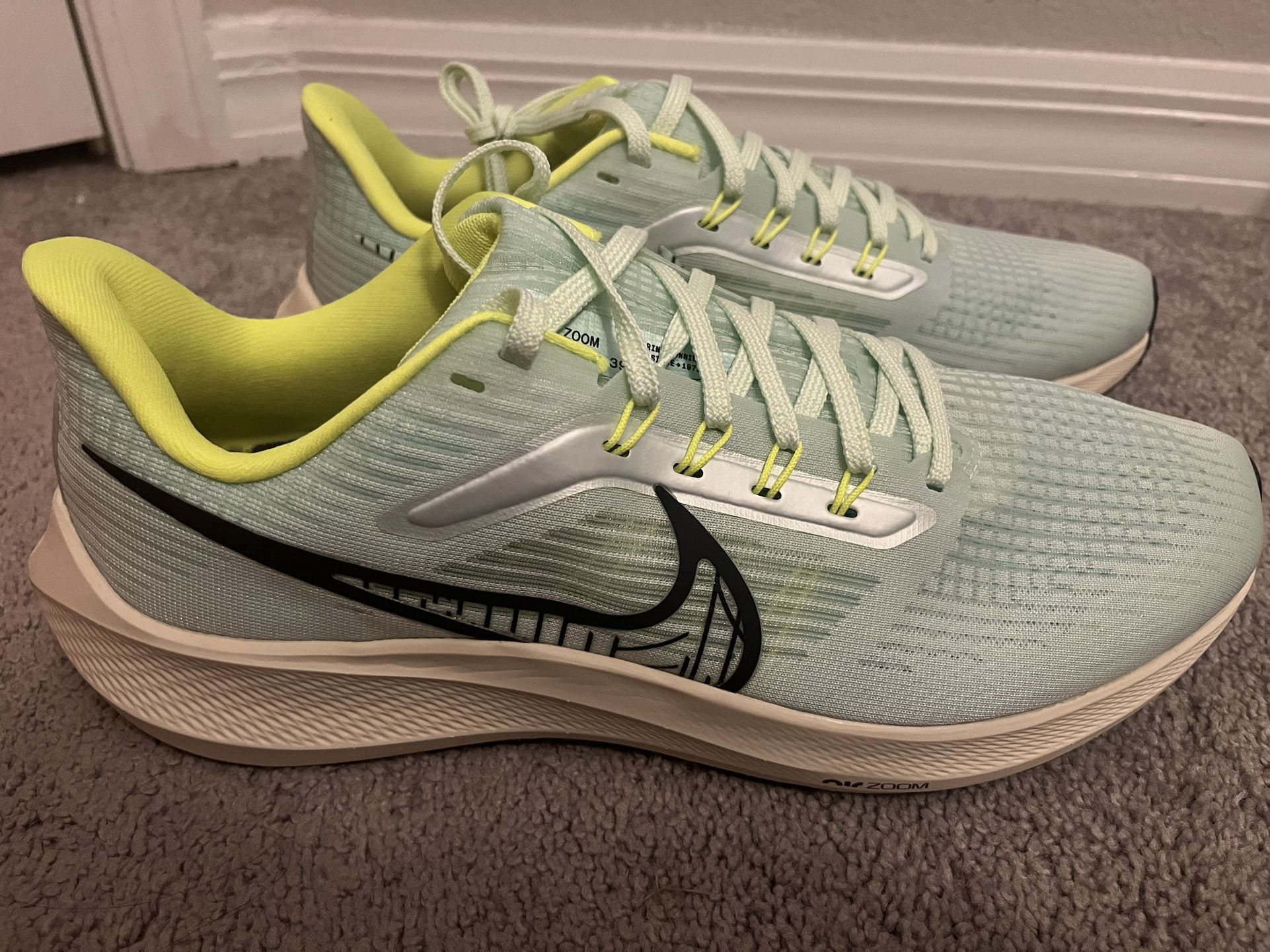 Nike Air Zoom Pegasus 39 trainers Size 10.5 M-12W