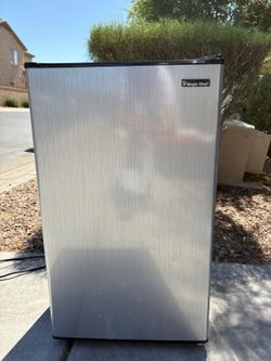 Mini fridge