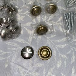 Cabinet Door Knobs (2 Different Colors)
