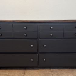 Beautiful 6 Drawer Dresser