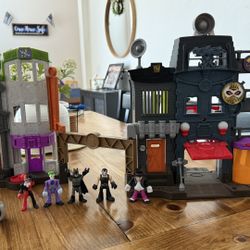 DC Batman Imaginext Crime Alley Playset