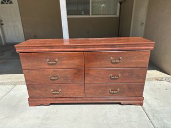 Dresser